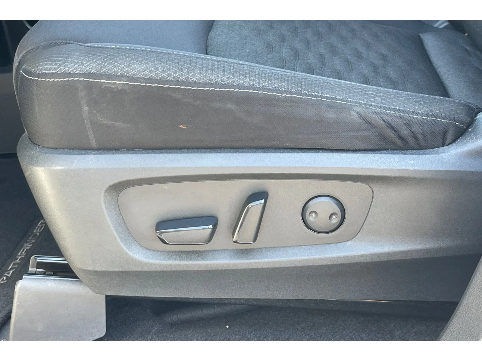 Used 2022 Pearl White Tricoat Nissan SV image 14