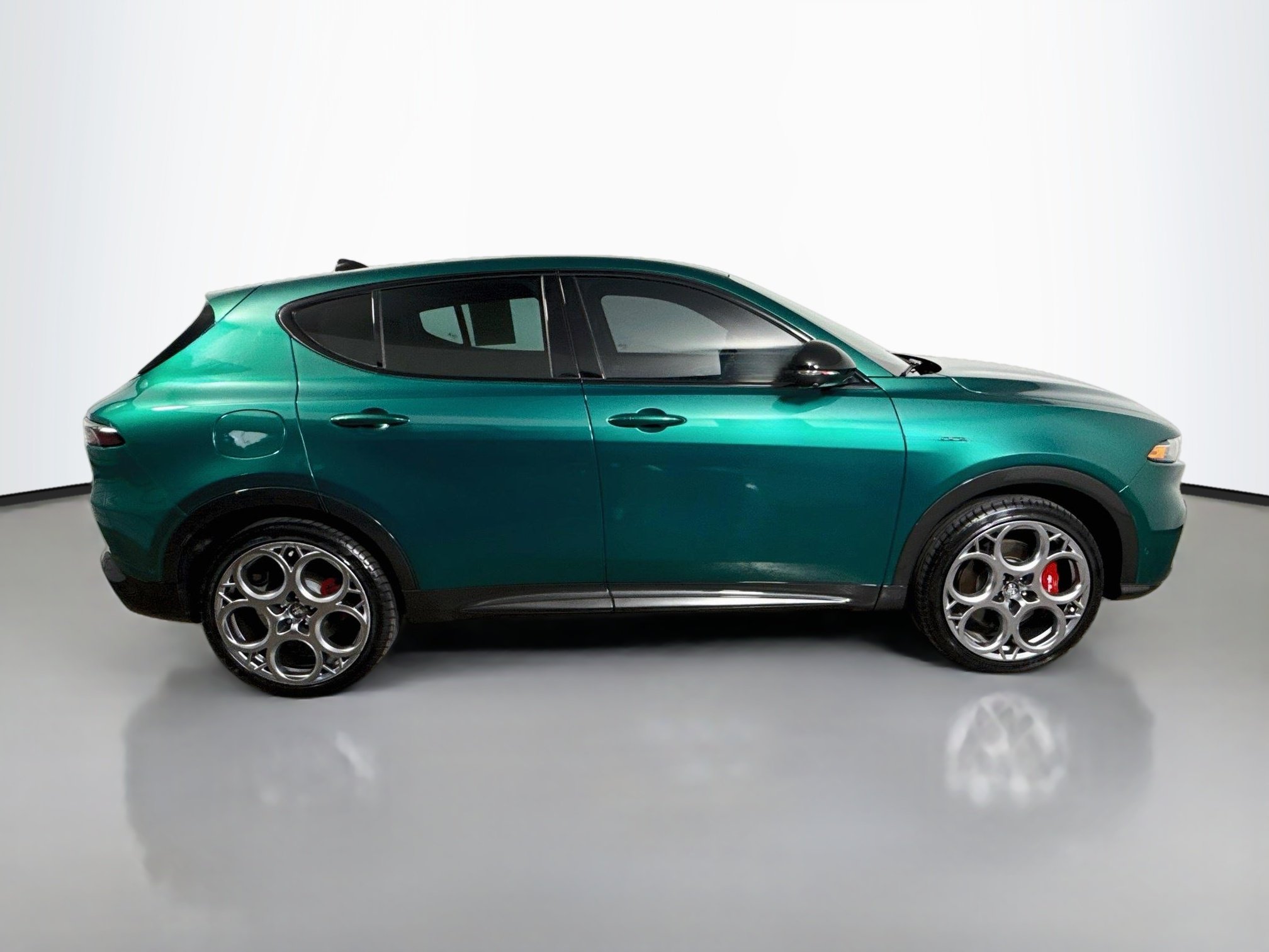 Used 2024 Verde Fangio Metallic Alfa Romeo Veloce image 8