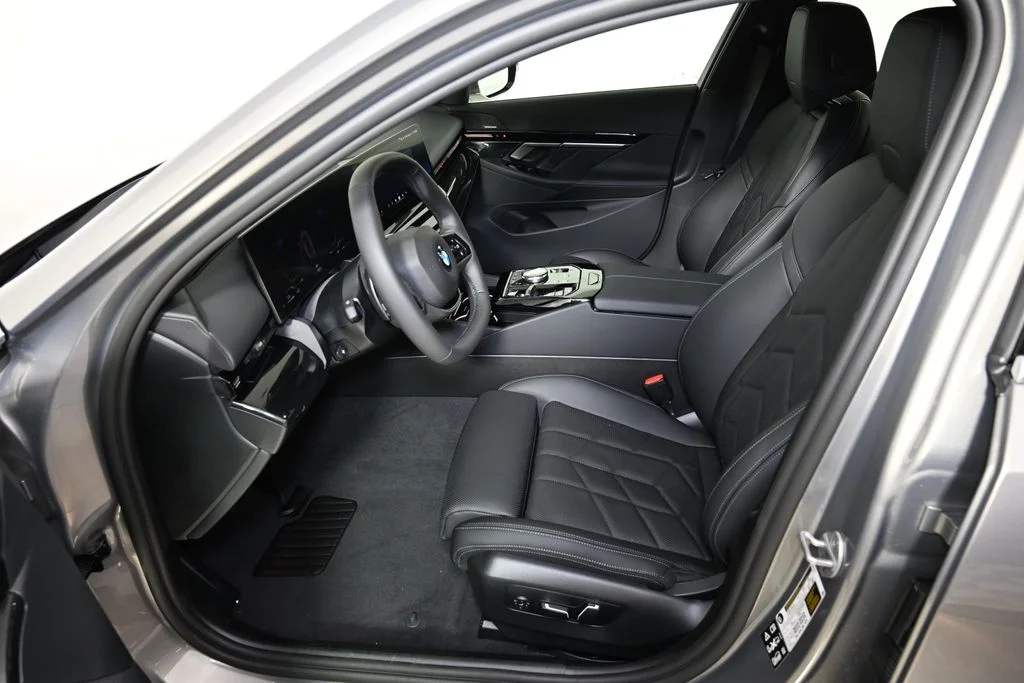 2026 BMW 5 Series 530i - Photo 14