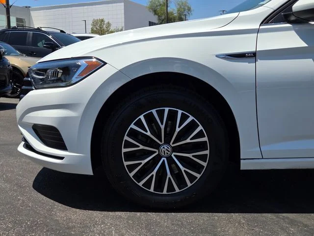Used 2019 White Volkswagen SEL image 9