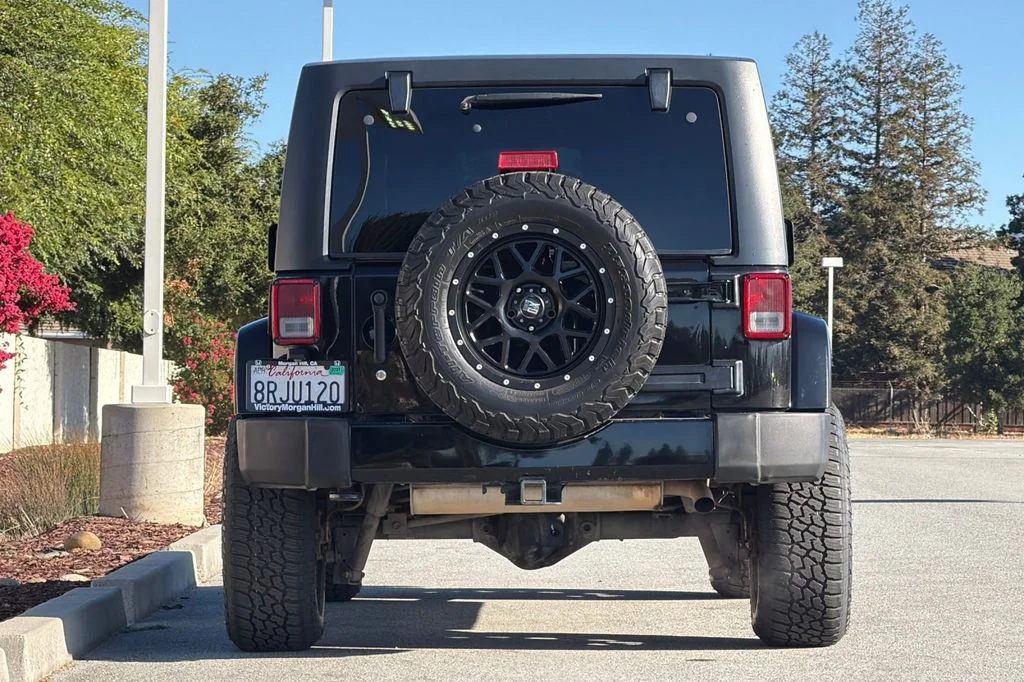 Used 2018 Black Clearcoat Jeep Unlimited Sahara image 5