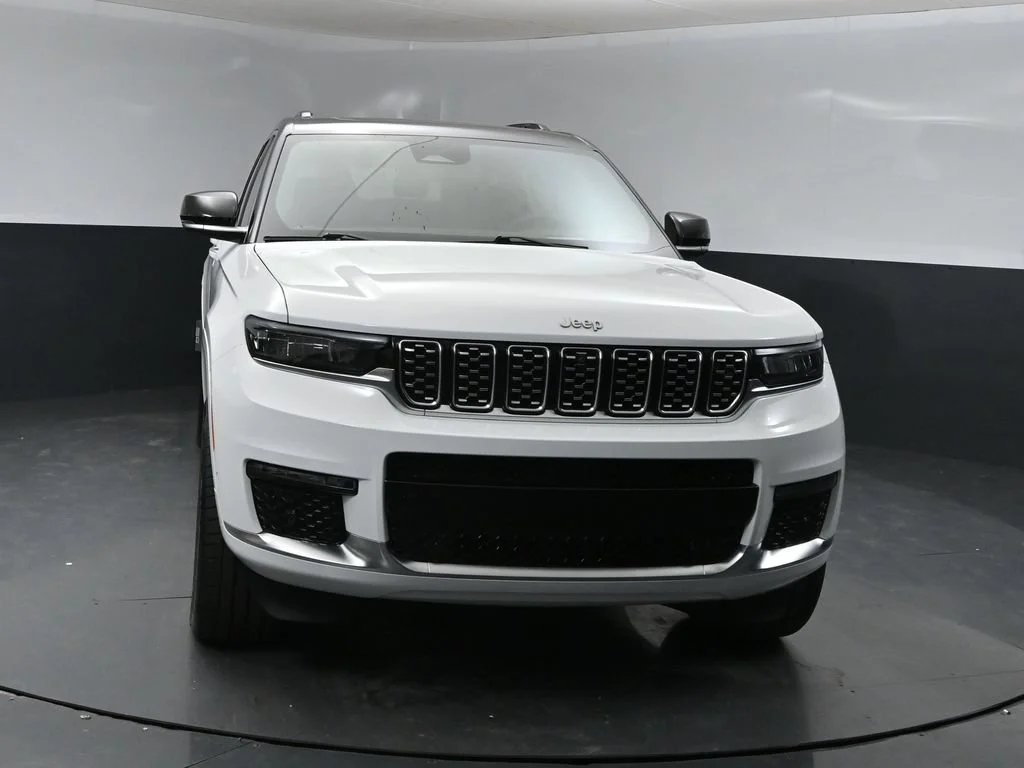 Used 2024 White Jeep Summit image 6