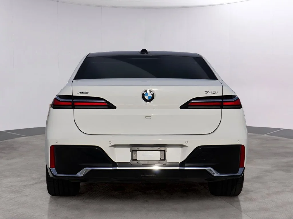 Used 2025 Alpine White BMW 740i xDrive image 6