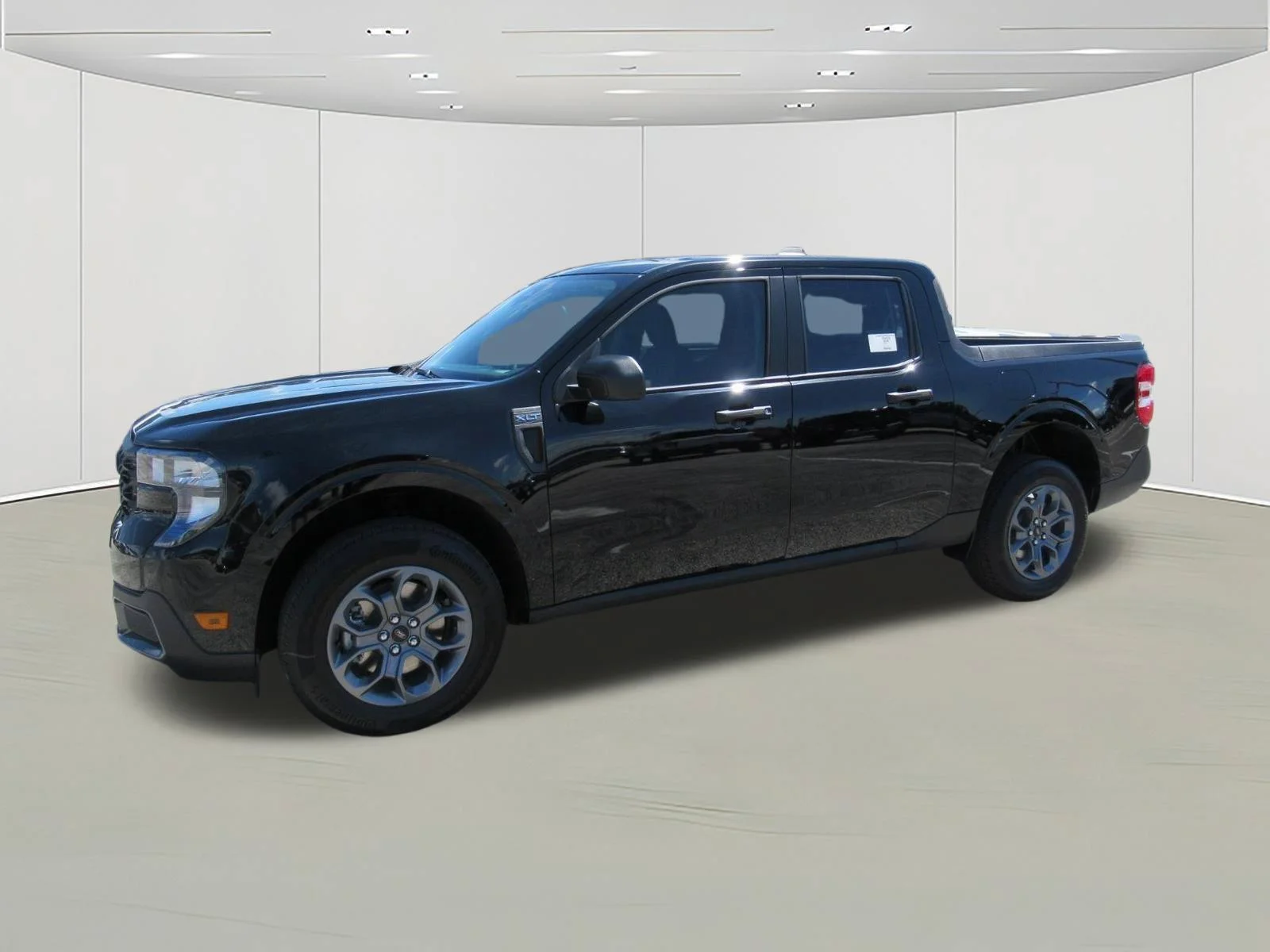New 2026 Shadow Black Ford XLT image 4