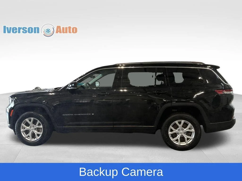 Used 2023 Diamond Black Crystal Pearlcoat Jeep Limited image 6