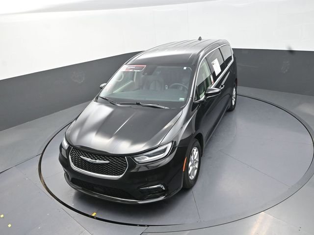 Used 2023 Black Chrysler Touring L image 13