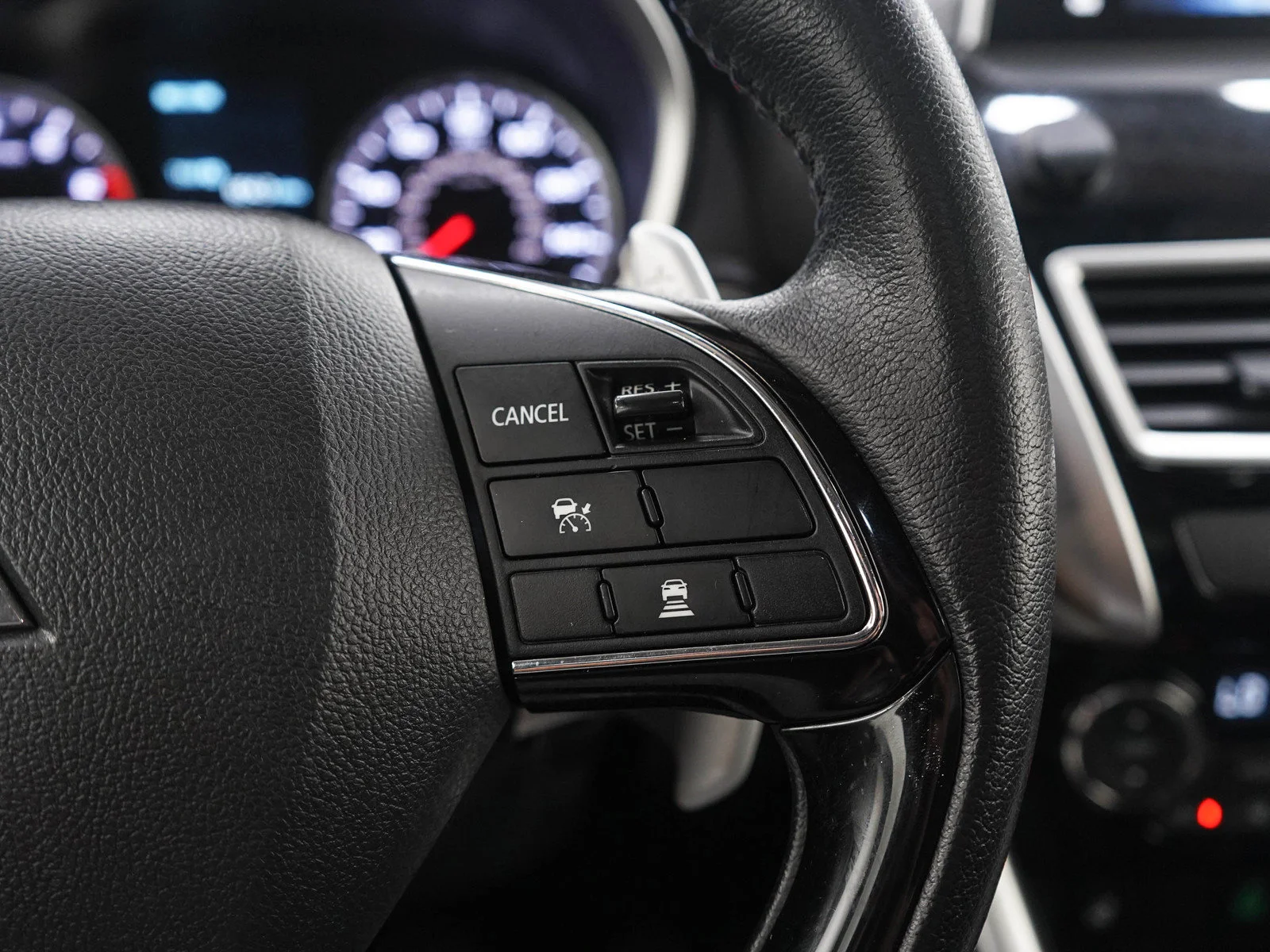 Used 2018 Red Mitsubishi SEL image 26