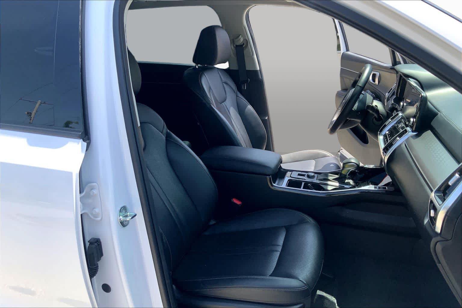 Certified Used 2023 Glacial White Pearl Kia SX image 9