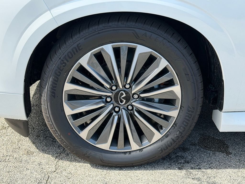 New 2027 RADIANT WHITE INFINITI Luxe 2WD image 11