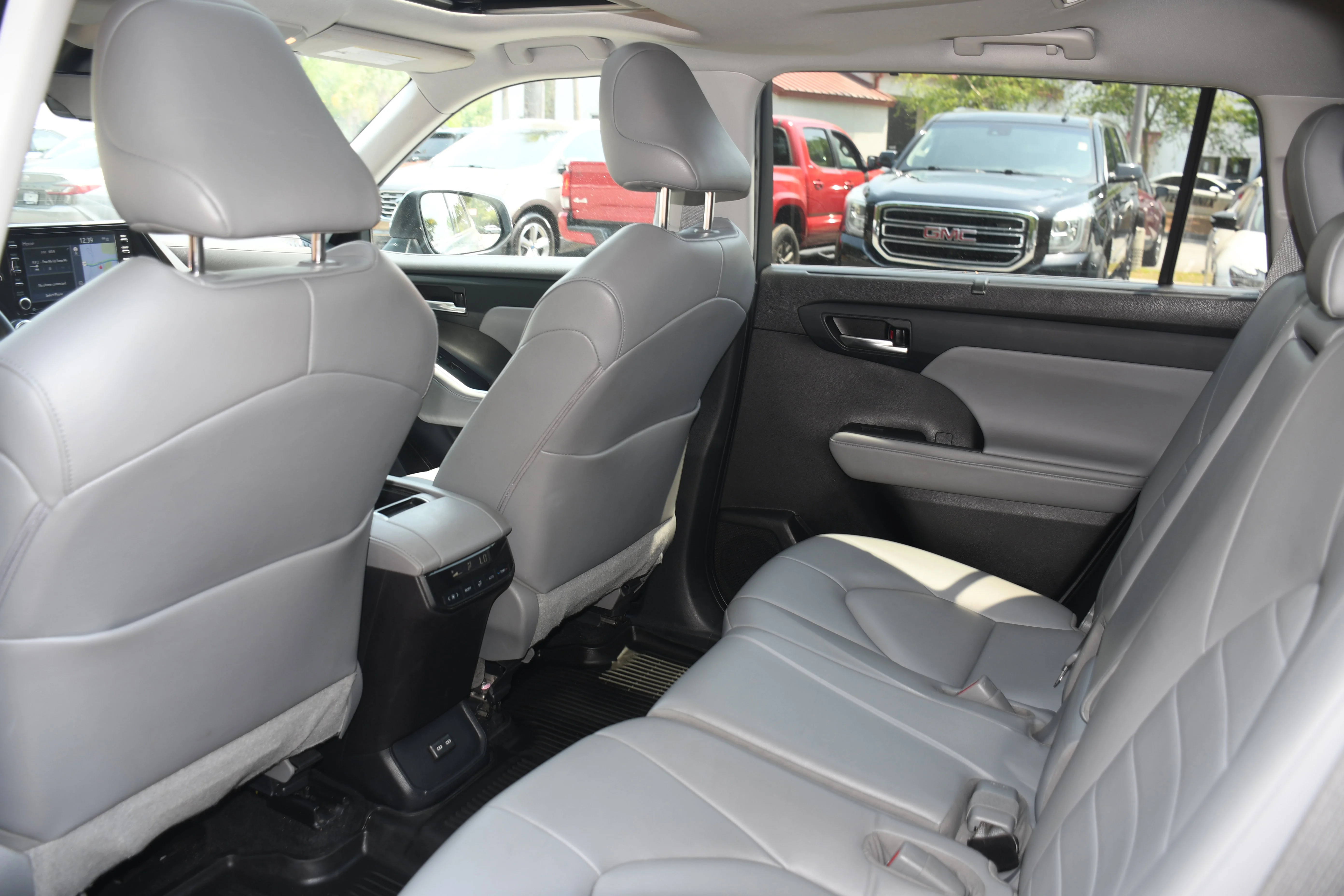 Used 2022  Toyota XLE image 15