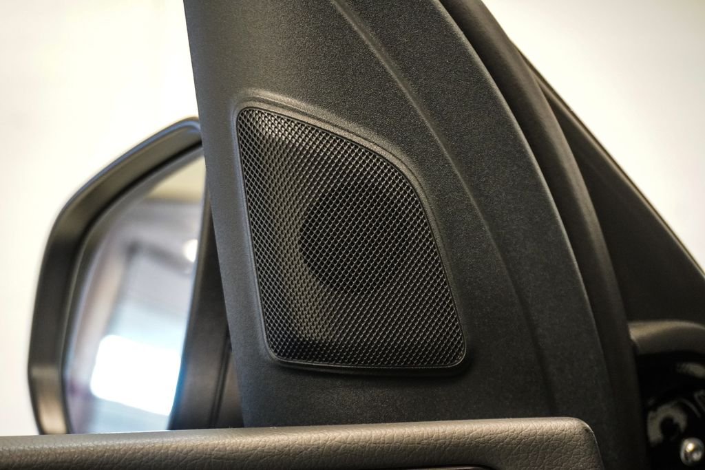 Used 2025 Black Mercedes-Benz GLE 450e image 23