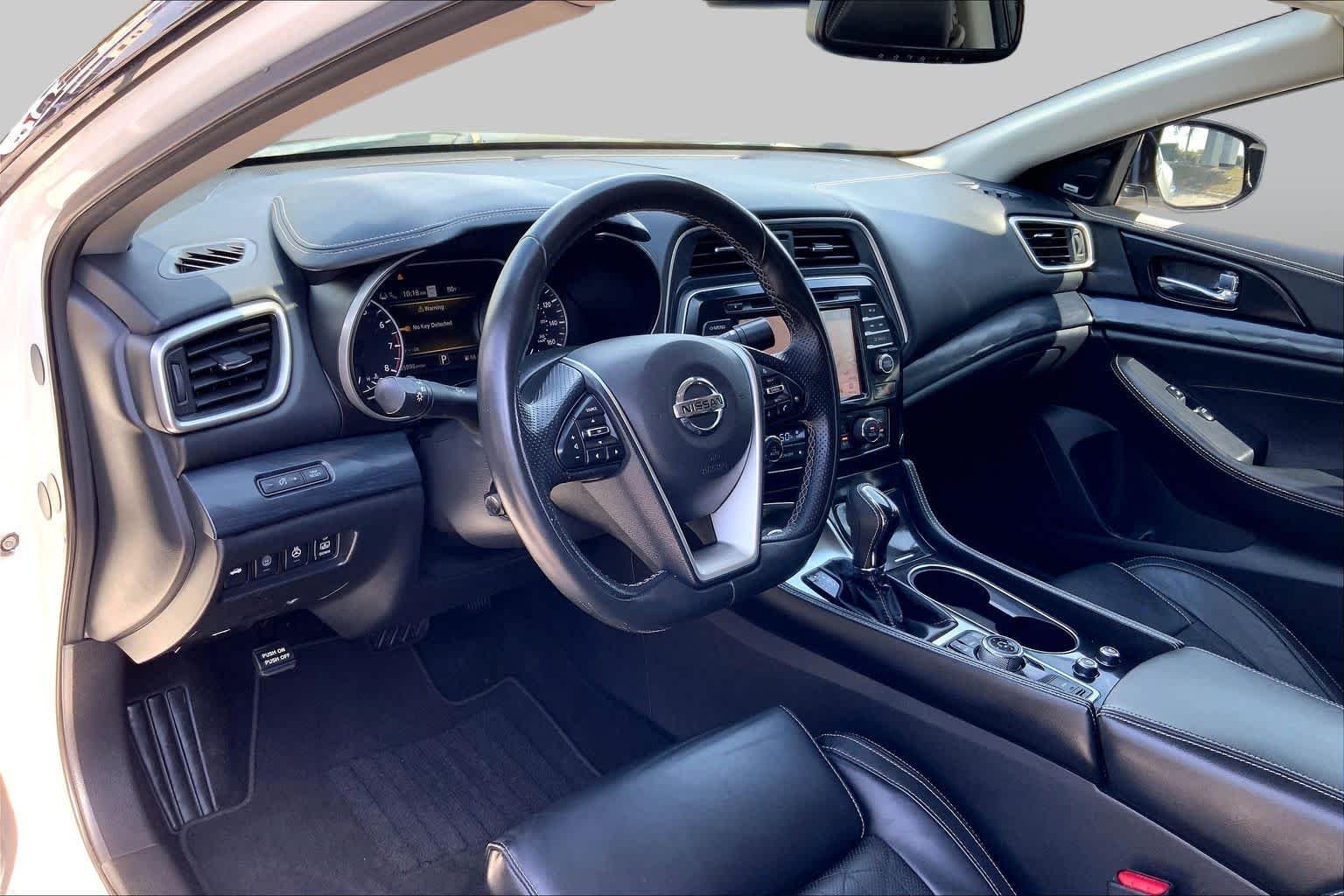 Certified Used 2019 Pearl White Tricoat Nissan Platinum image 16