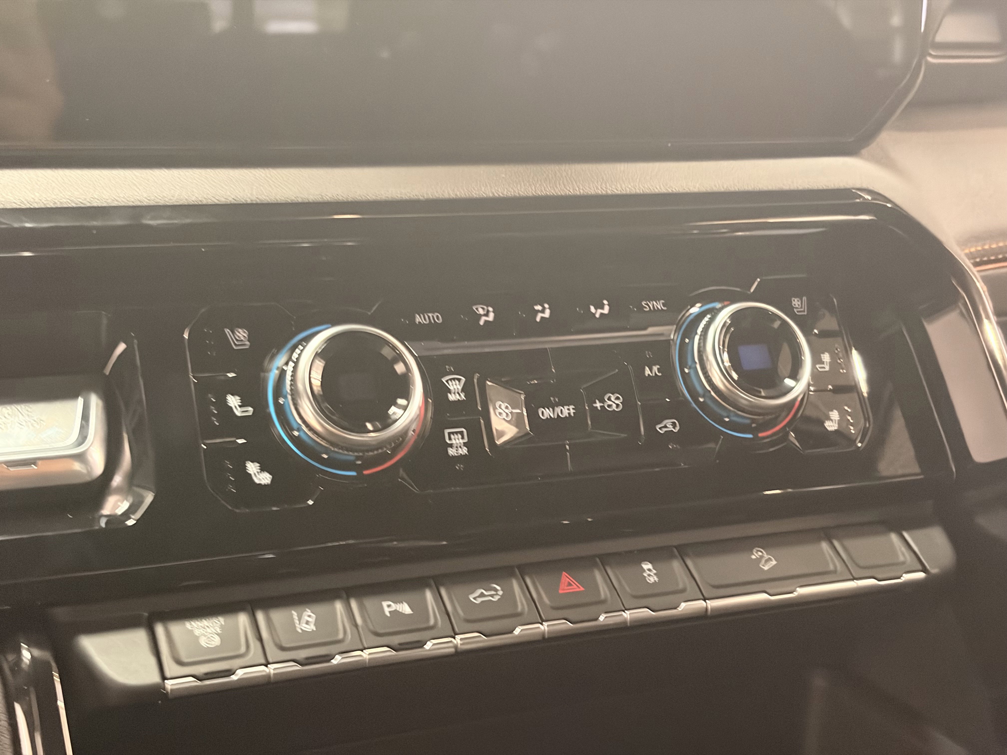 2026 GMC Sierra 2500HD AT4 - Photo 23