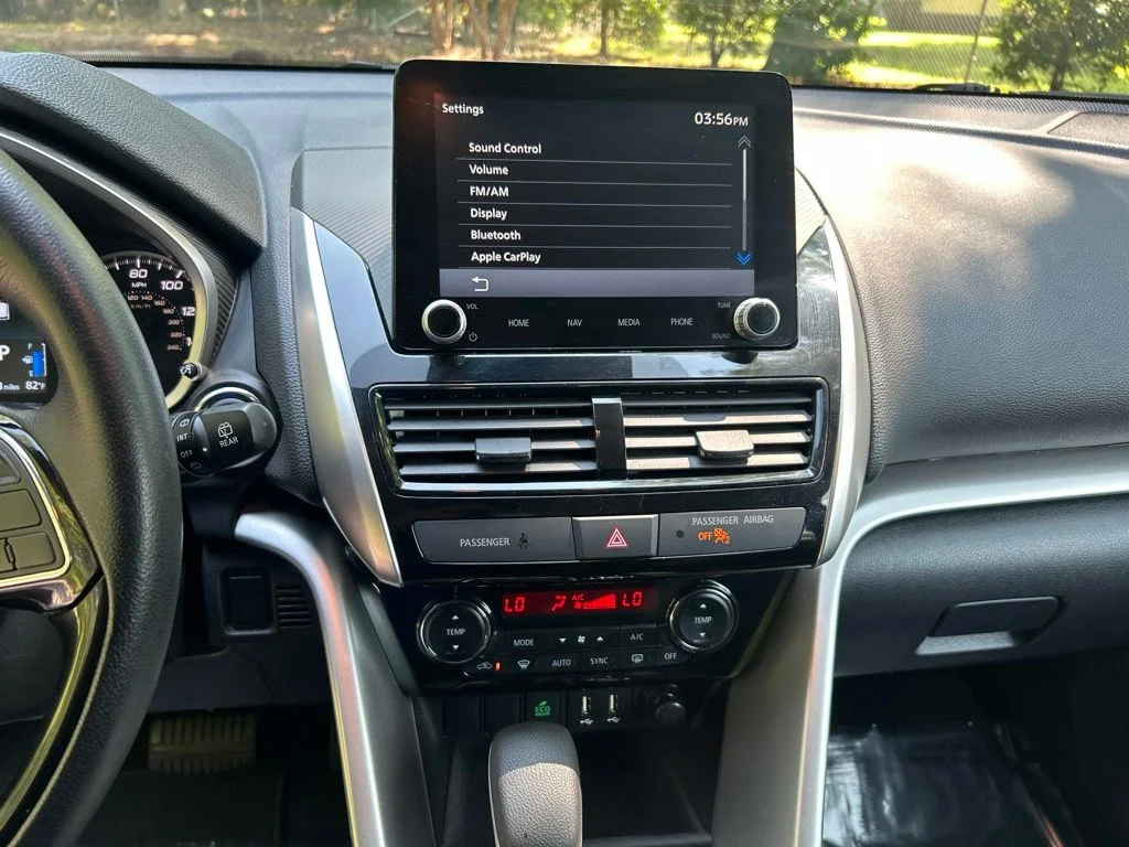 Used 2024 Silver Mitsubishi SE image 17