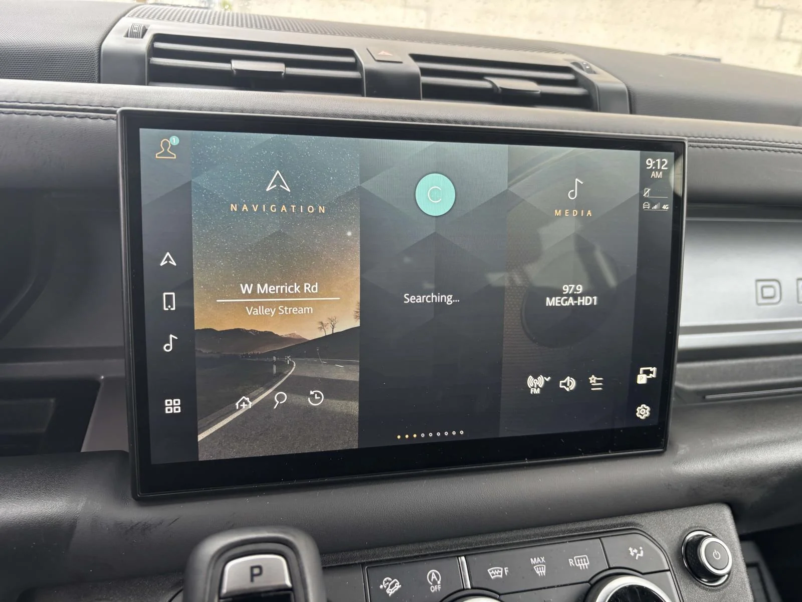 Used 2025 Gray Land Rover V8 image 32