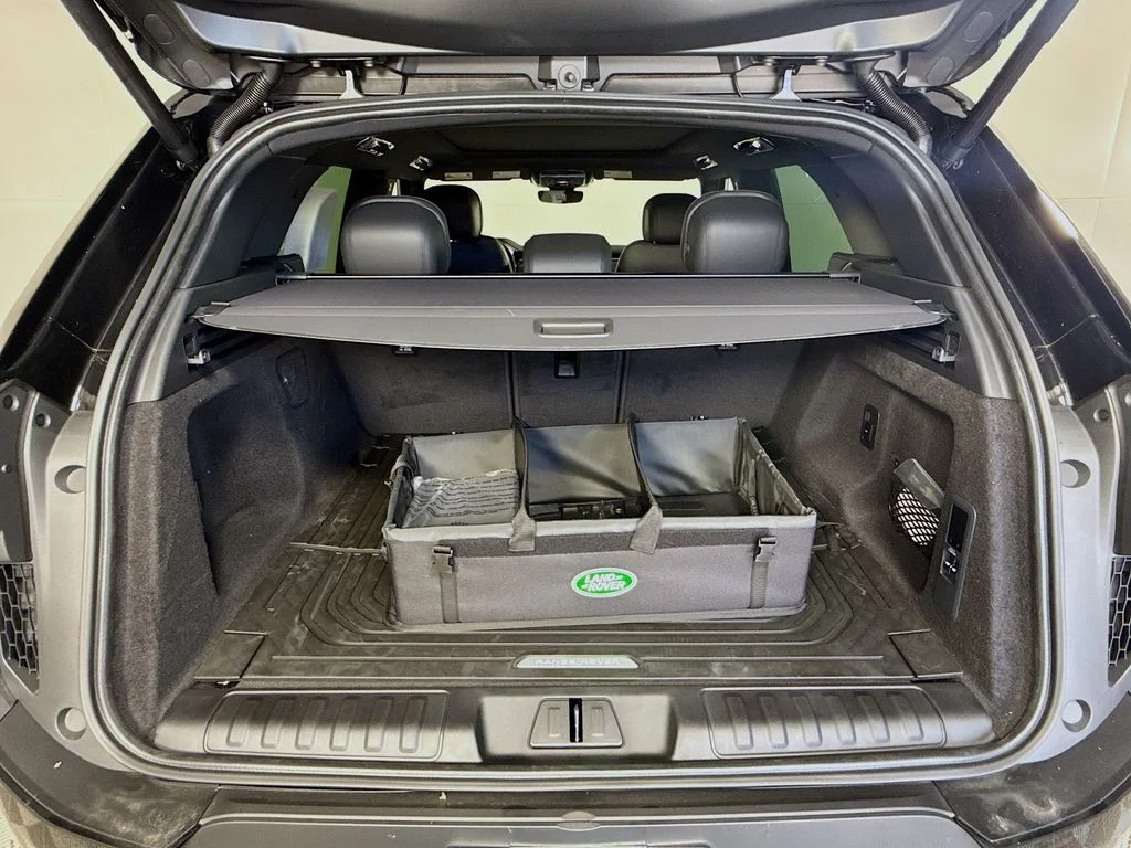 New 2026 Santorini Black Land Rover SE image 28