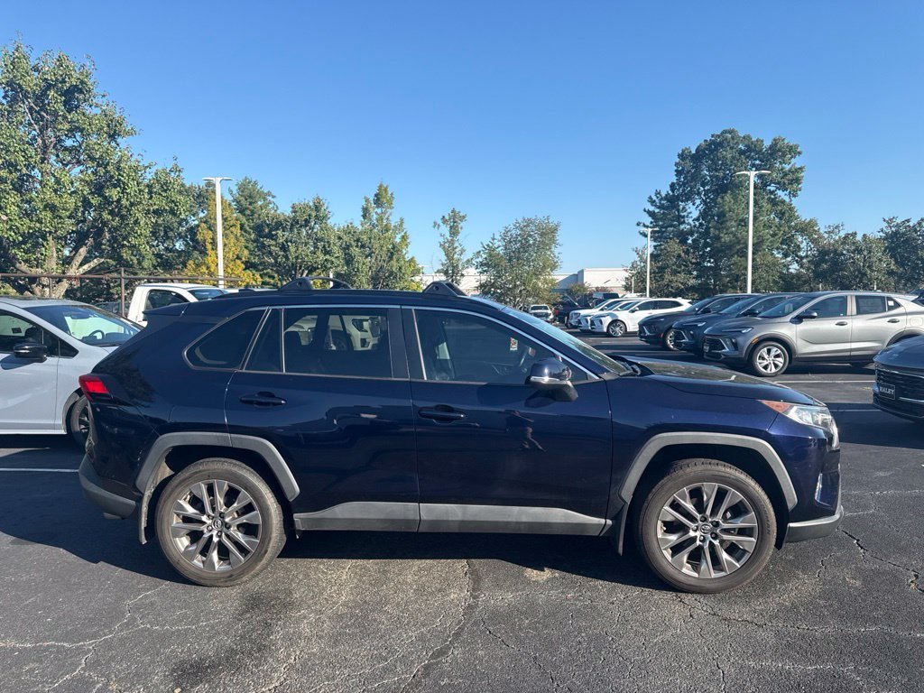 Used 2019 Blue Toyota XLE Premium image 4