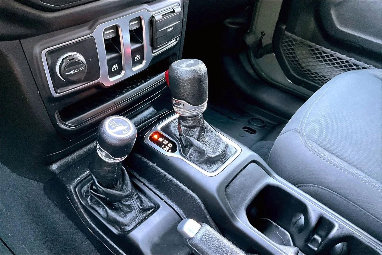Used 2021 Gray Jeep Sport S image 28