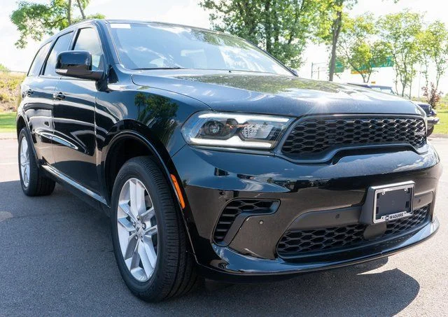 New 2026 Diamond Black Clear-Coat Exterior Paint Dodge GT Plus image 4