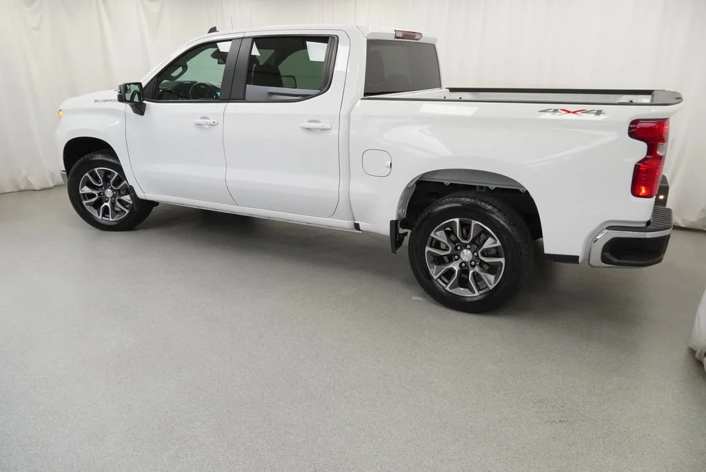 Used 2024 Summit White Chevrolet LT (2FL) image 39
