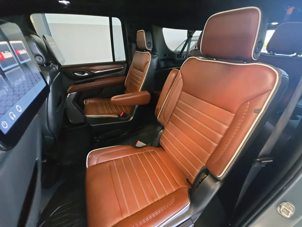 Used 2023 FROSTED PINE METALLIC GMC Denali Ultimate image 28