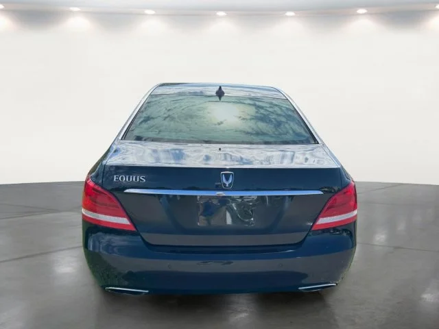 Used 2015 Black Hyundai Signature image 15