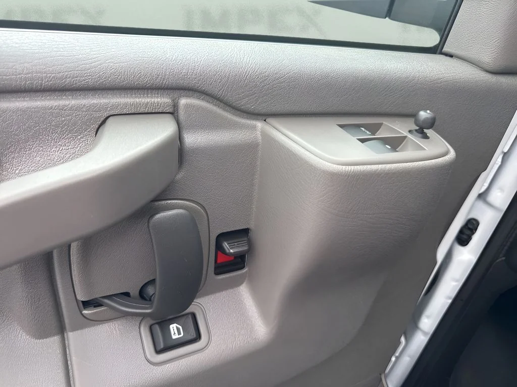 Used 2025 White Chevrolet LT image 22