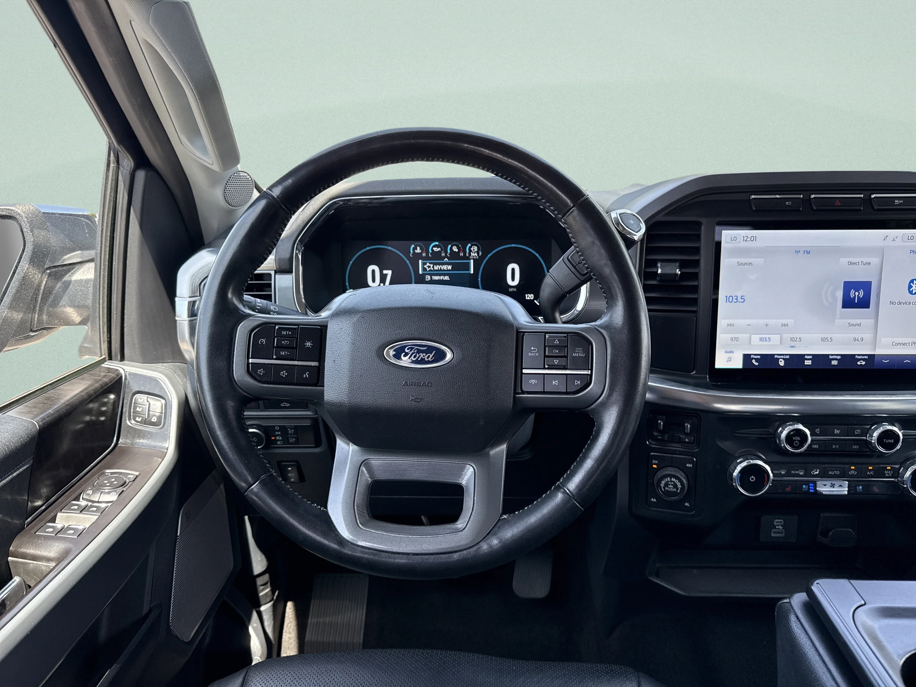 Used 2022 Agate Black Metallic Ford LARIAT image 21