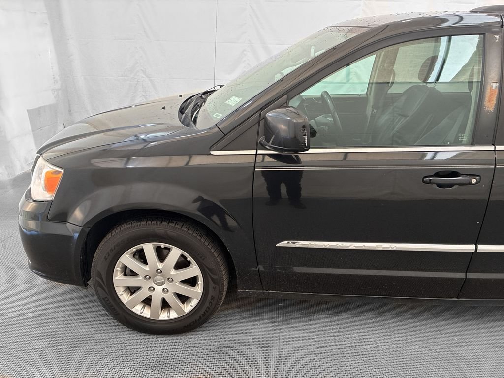 Used 2014 Black Chrysler Touring image 3