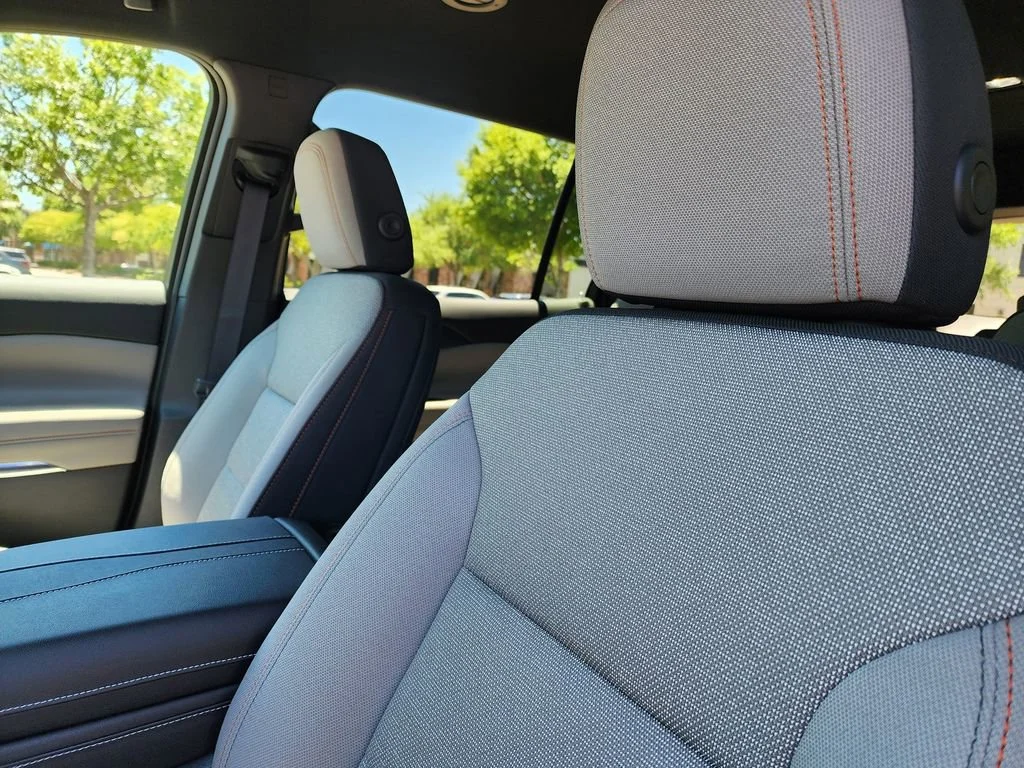 2025 Chevrolet Traverse LT - Photo 11