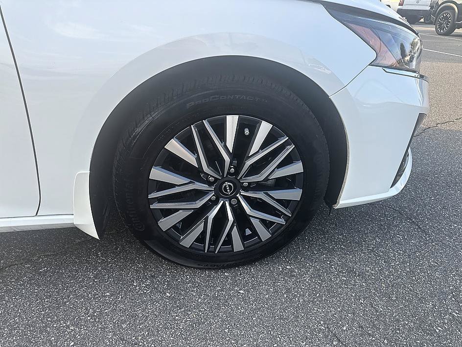 Used 2023 Pearl White Tricoat Nissan 2.5 SV image 12