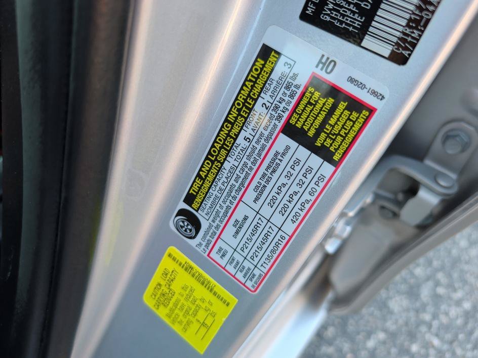 Used 2018 Classic Silver Metallic Toyota SE image 31