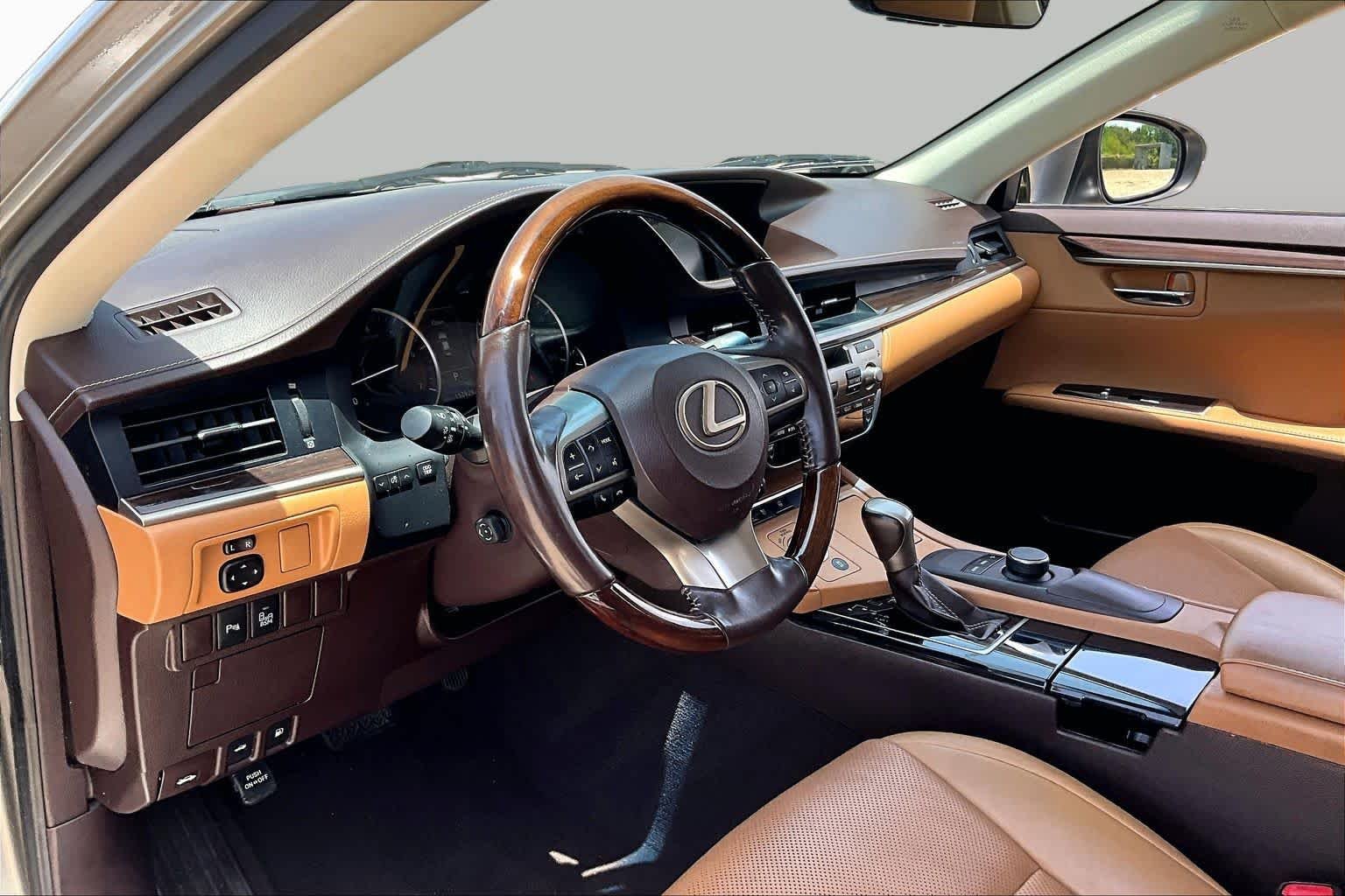 Used 2016 Atomic Silver Lexus  image 15