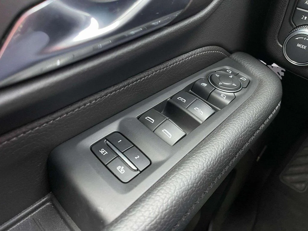 Used 2024 Onyx Black GMC Denali image 23