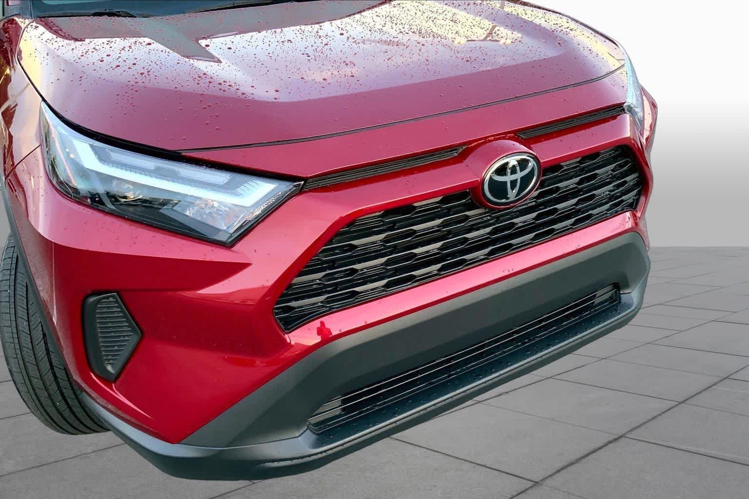 Certified Used 2025 Ruby Flare Pearl Toyota XLE image 29