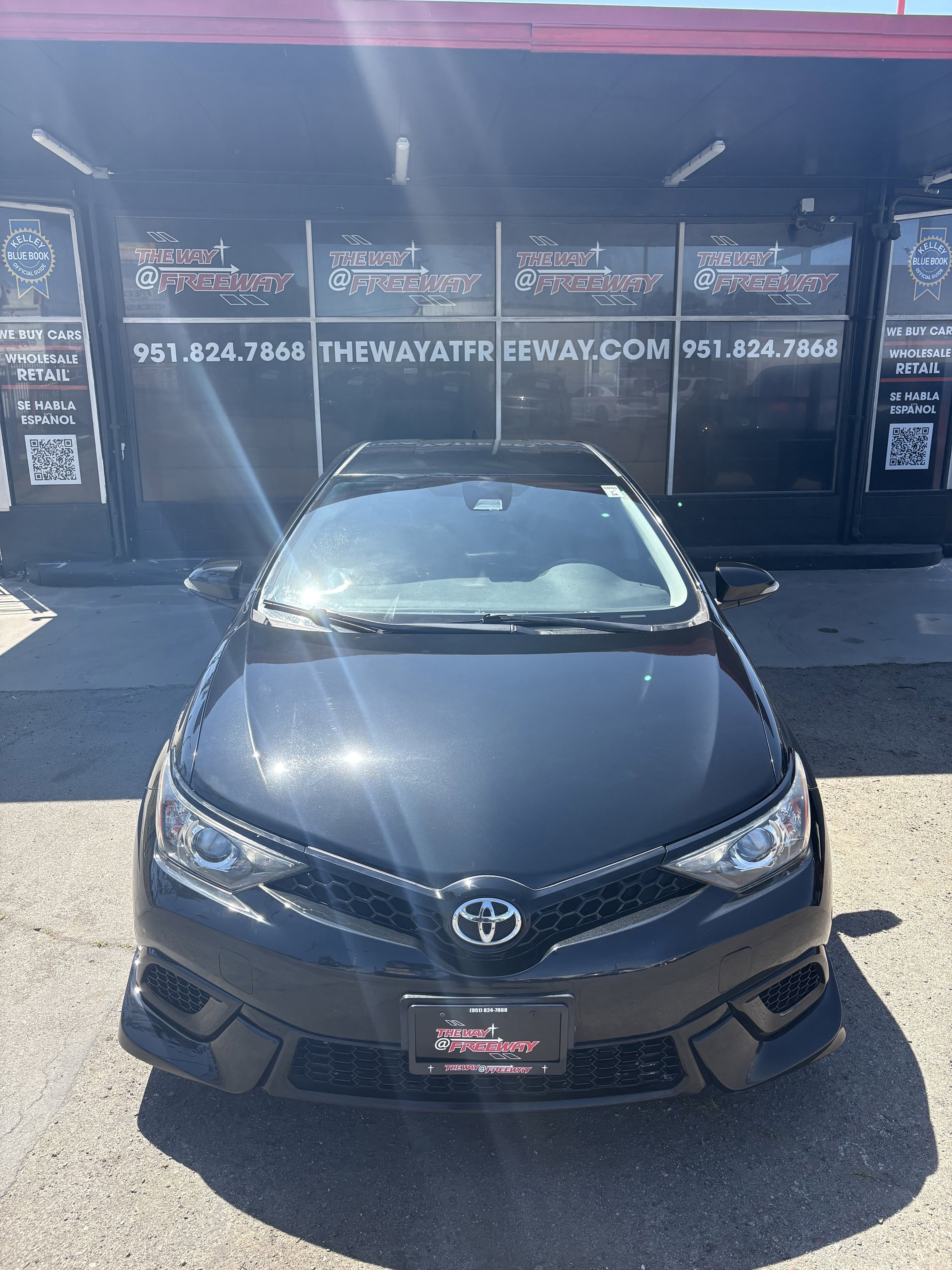 Used 2018 Toyota Corolla iM Base with VIN JTNKARJE5JJ555912 for sale in Corona, CA
