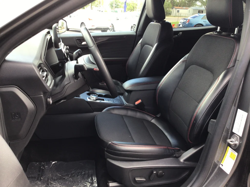 Used 2025 Carbonized Gray Metallic Ford ST-Line image 8