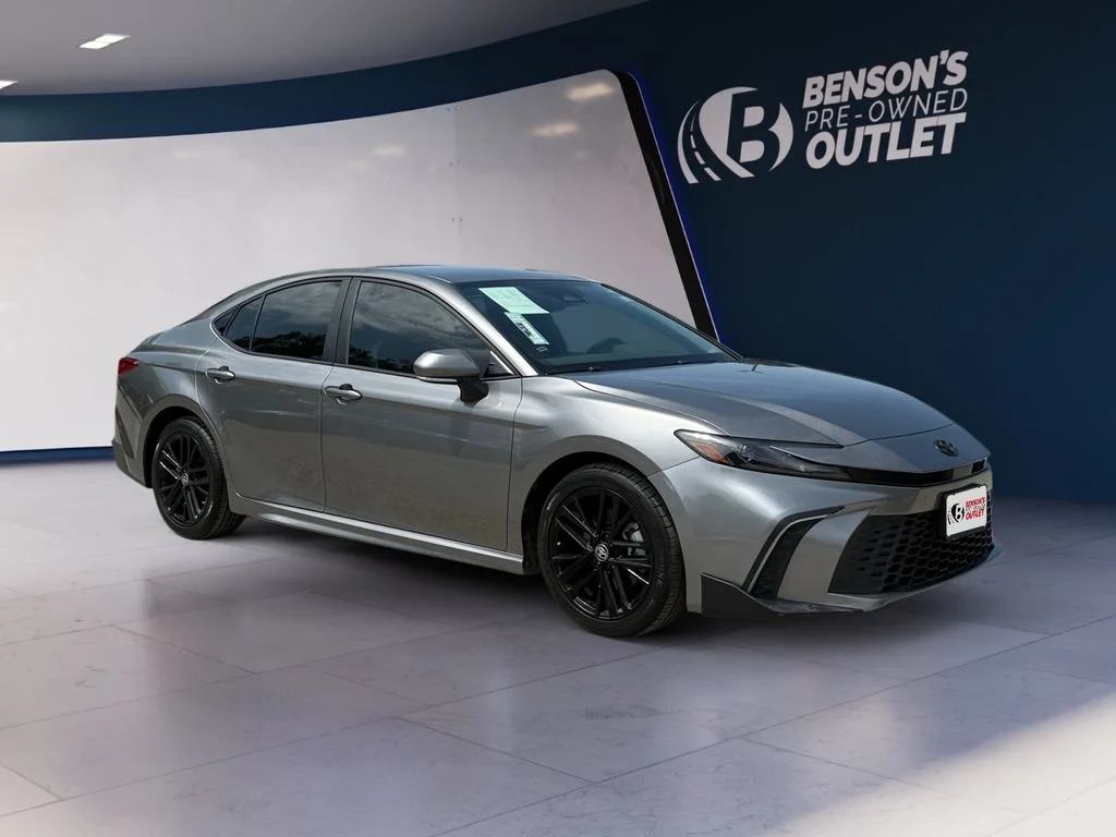 Used 2025  Toyota SE image 7