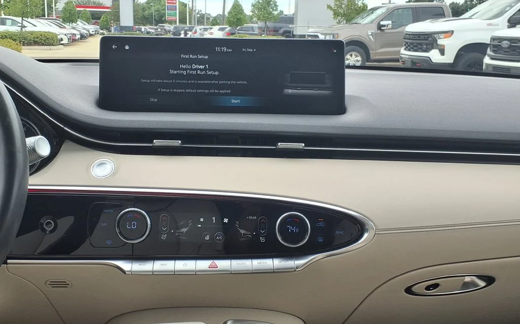 Used 2024 White Genesis 2.5T image 26
