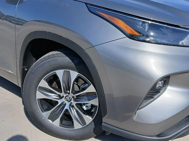 New 2026 Heavy Metal Toyota XLE image 3