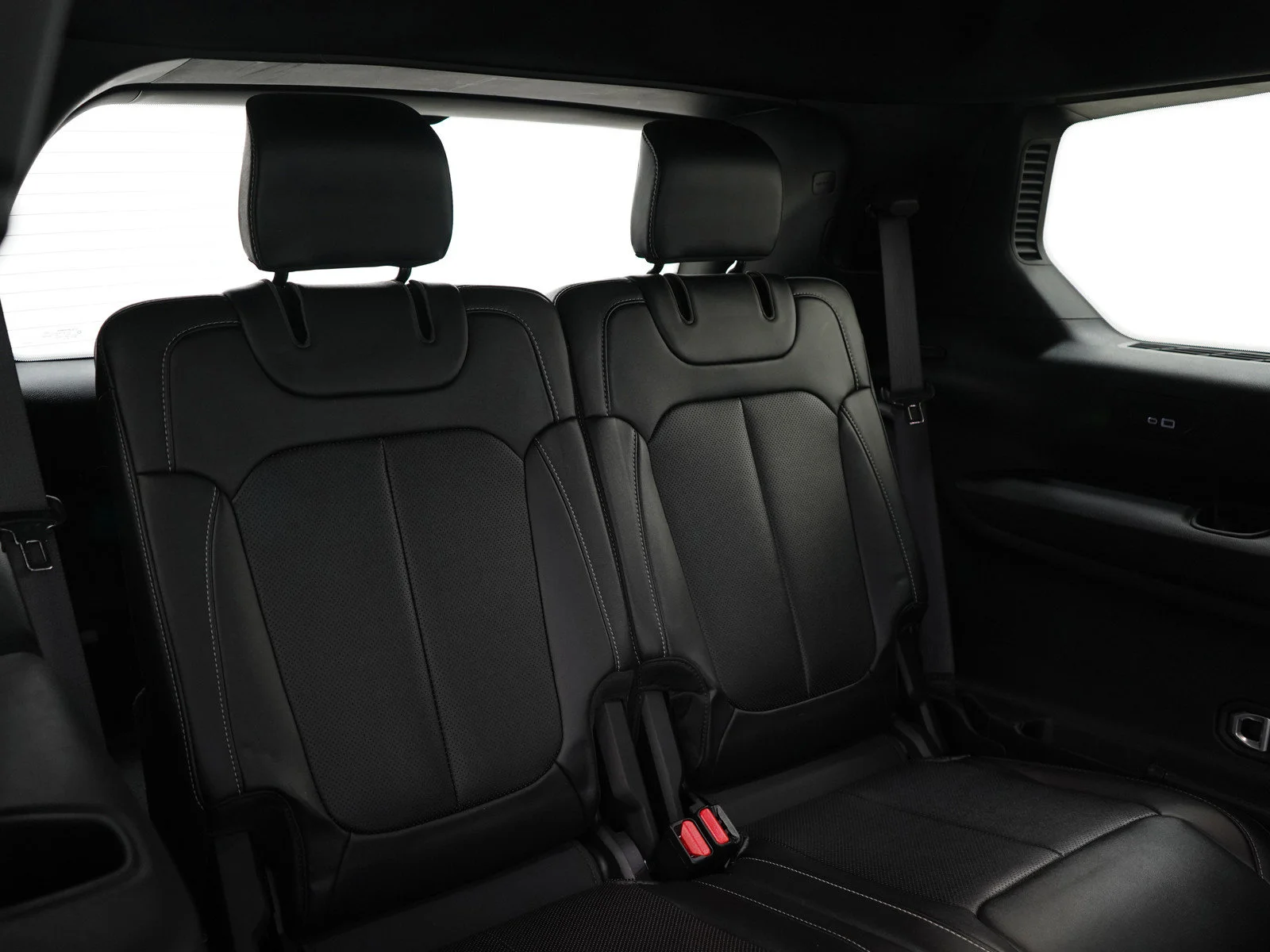 Used 2024 Diamond Black Crystal Pearlcoat Jeep Limited image 13