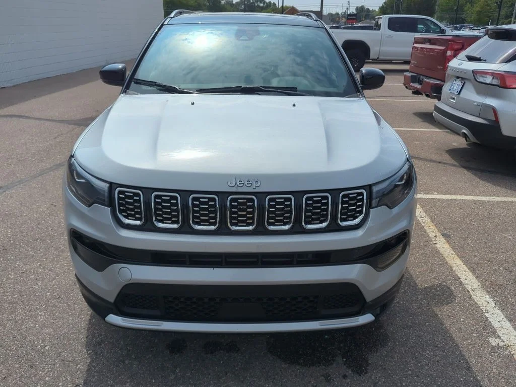 Used 2025 Silver Jeep Limited image 2