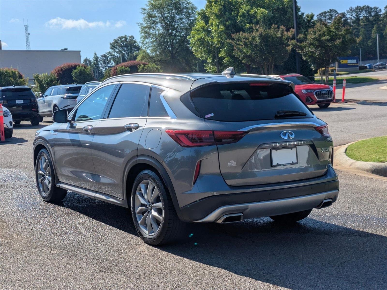 Used 2020  INFINITI  image 7