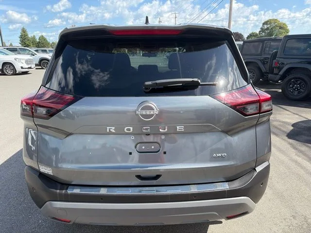 Used 2023 Gray Nissan S image 7