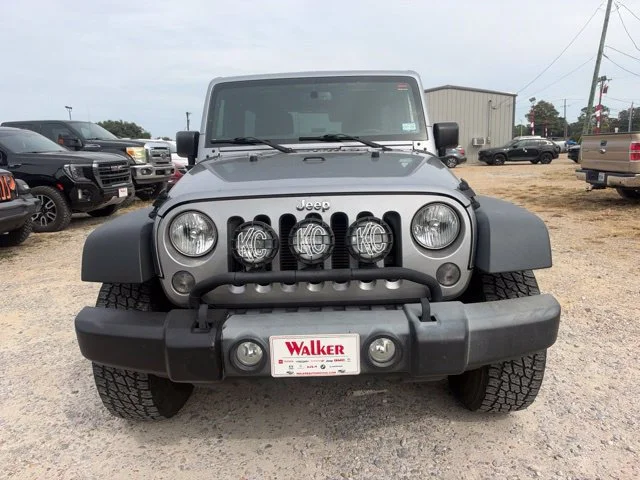 Used 2016 Silver Jeep Unlimited Sport image 4