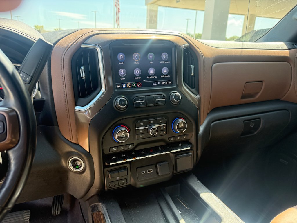 Used 2019 Iridescent Pearl Tricoat Chevrolet High Country image 3