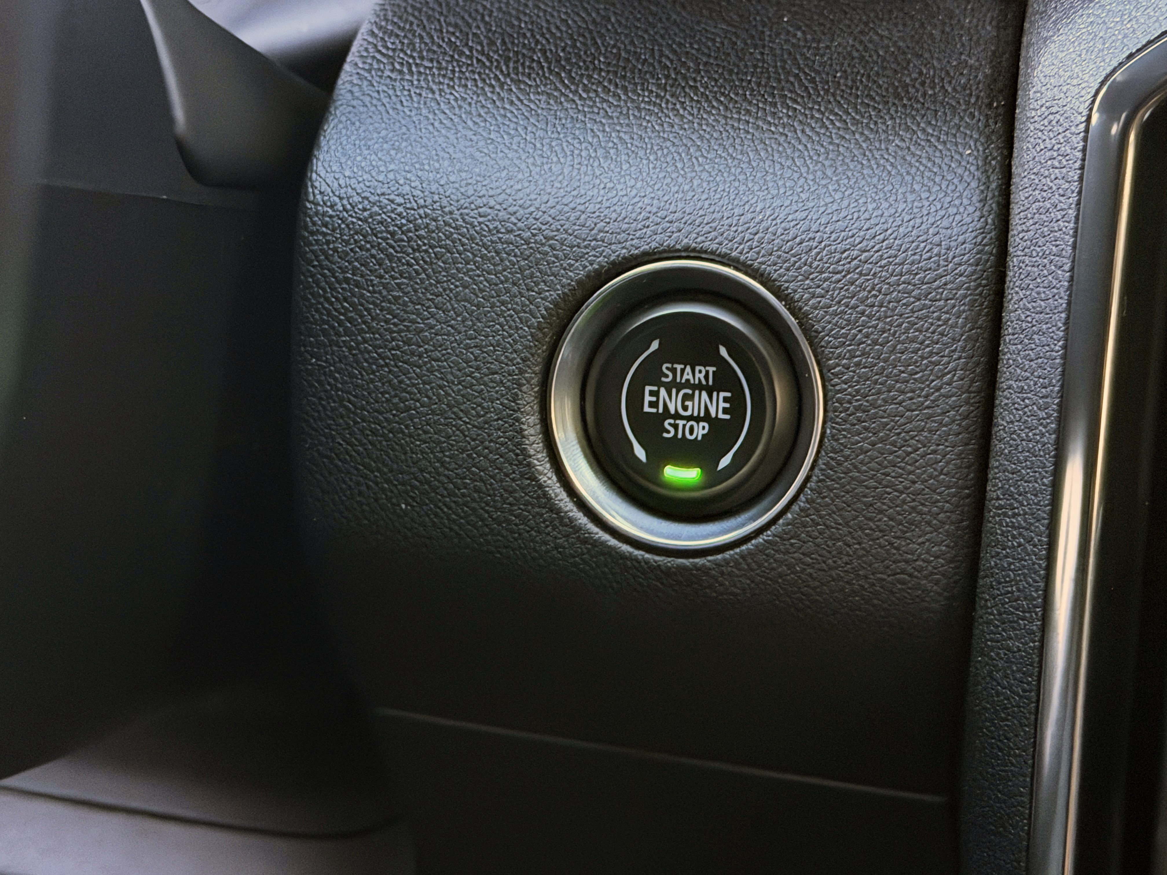 Used 2025 Sterling Metallic GMC AT4 image 19