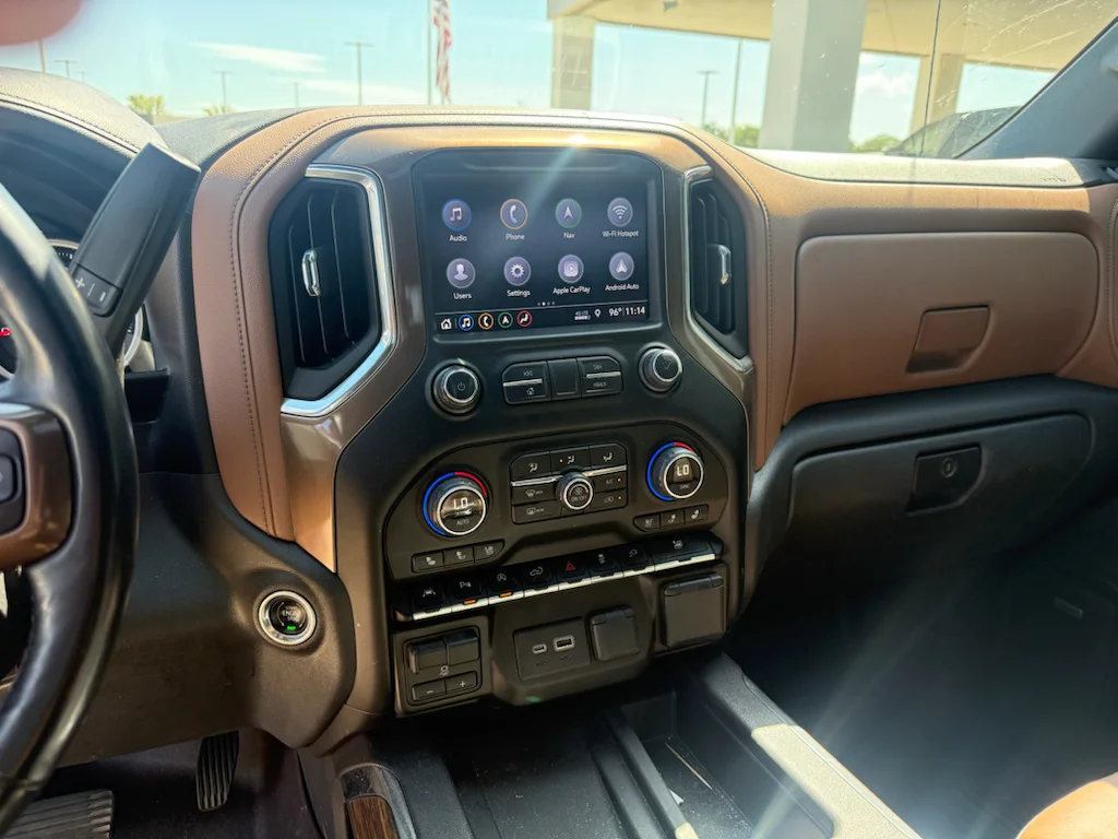 Used 2019 Iridescent Pearl Tricoat Chevrolet High Country image 3