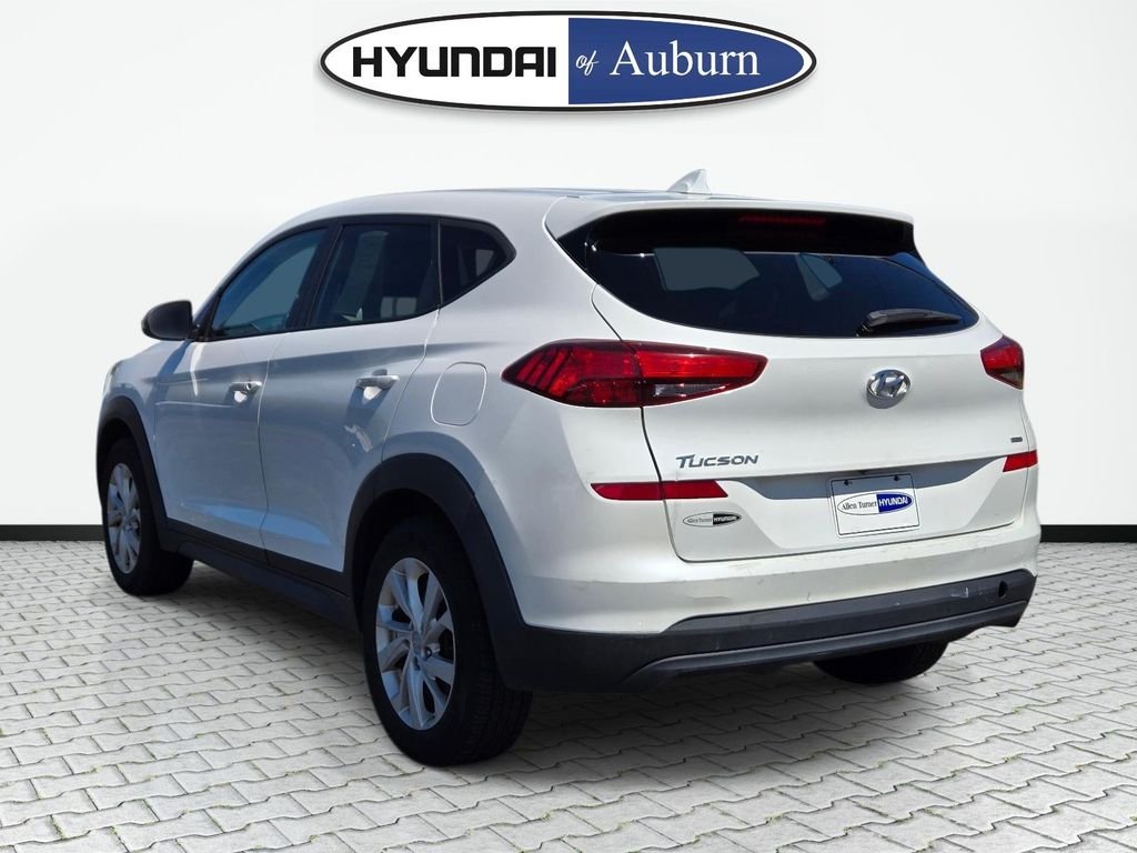 Used 2019 White Hyundai SE image 9