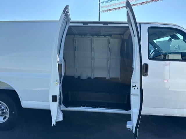 2025 Chevrolet Express Cargo Work Van - Photo 8